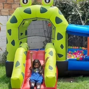 Inflable con Piscina de pelotas para niños